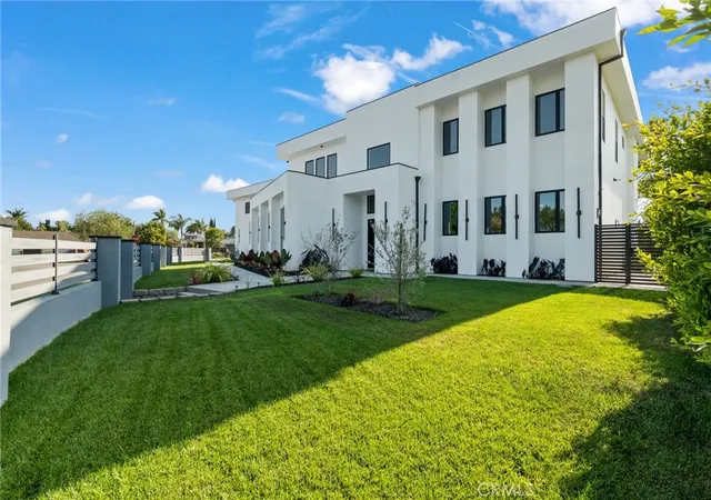 Homes for sale in Lakewood, CA | 4415 Parkview Dr, Lakewood, CA 90712 | MLS# PW26098462