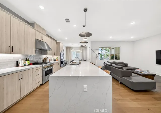 Listing Photo 5 - Condo for sale in building located at 8892 Los Coyotes Ct, Buena Park, CA 90621 - Unit #260