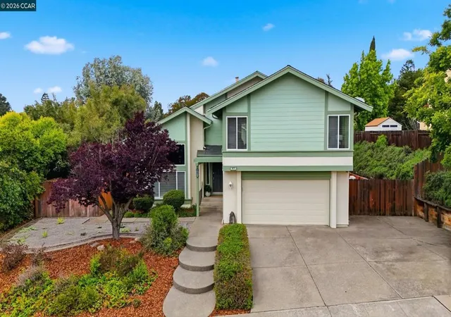 Photo 2 of Sale Pending at 877 Dover Cir, Benicia, CA 94510 | MLS# 41133781 | Listing updated on 2026-06-04