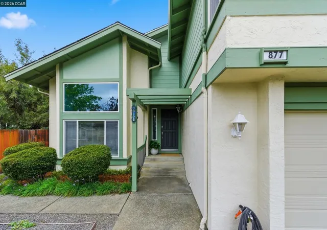 Photo 3 of Sale Pending at 877 Dover Cir, Benicia, CA 94510 | MLS# 41133781 | Listing updated on 2026-06-04