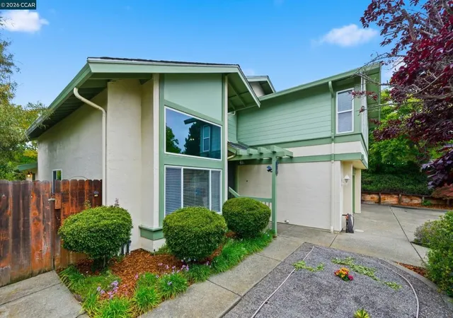 Photo 4 of Sale Pending at 877 Dover Cir, Benicia, CA 94510 | MLS# 41133781 | Listing updated on 2026-06-04