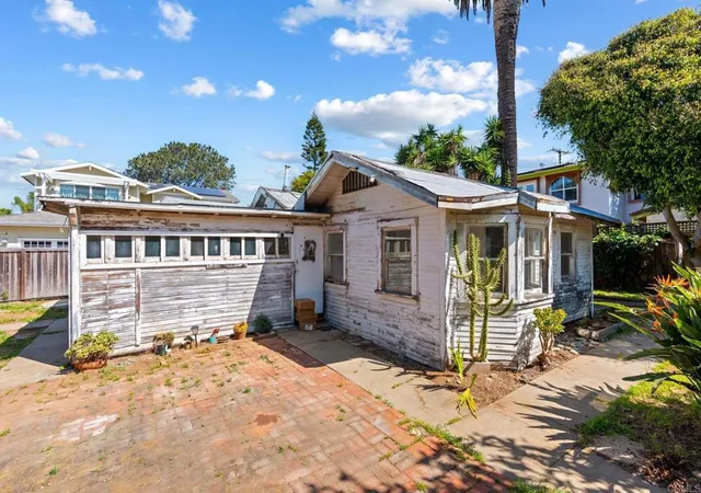 Homes for sale in Encinitas, CA | 940 Hermes Ave, Encinitas, CA 92024 | MLS# NDP2604406