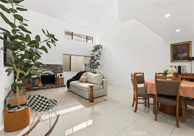 3rd image of 10926 Bluffside Dr #30, Studio City, CA 91604 | MLS# BB26097914