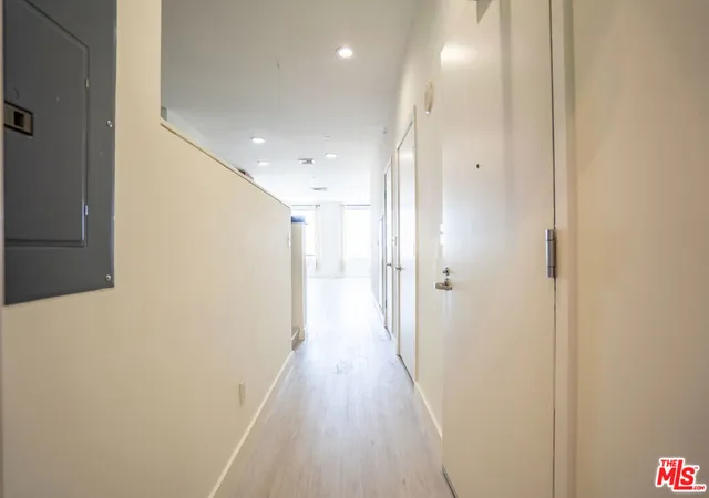 3rd image of 3810 Wilshire Blvd #1209, Los Angeles, CA 90010 | MLS# 26829305