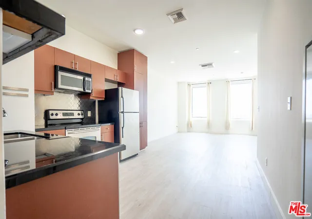 4th image of 3810 Wilshire Blvd #1209, Los Angeles, CA 90010 | MLS# 26829305