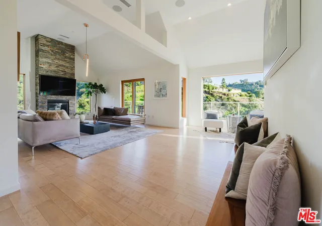 Photo 1 of Single family home for sale at 10110 Cielo Dr, Beverly Hills, CA 90210 | MLS# 26830165 | Listing updated on 2026-10-09