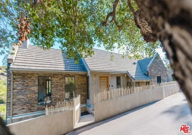 Photo 2 of Single family home for sale at 10110 Cielo Dr, Beverly Hills, CA 90210 | MLS# 26830165 | Listing updated on 2026-10-09