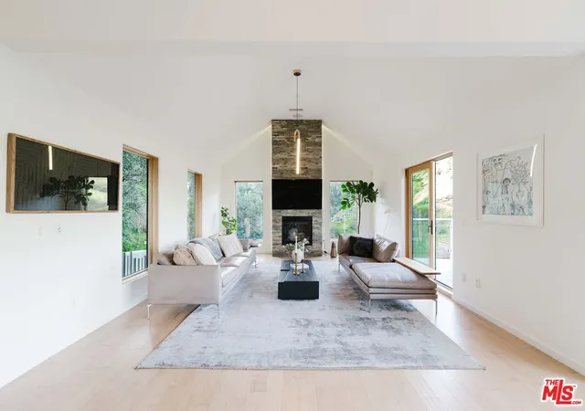 Photo 3 of Single family home for sale at 10110 Cielo Dr, Beverly Hills, CA 90210 | MLS# 26830165 | Listing updated on 2026-10-09
