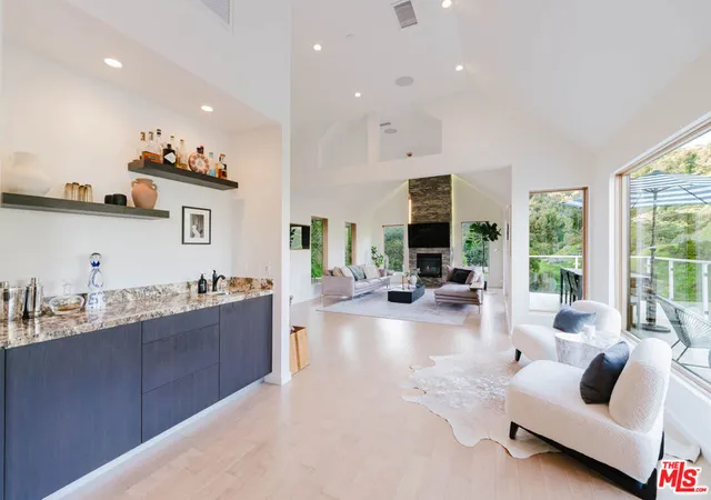 Photo 4 of Single family home for sale at 10110 Cielo Dr, Beverly Hills, CA 90210 | MLS# 26830165 | Listing updated on 2026-10-09