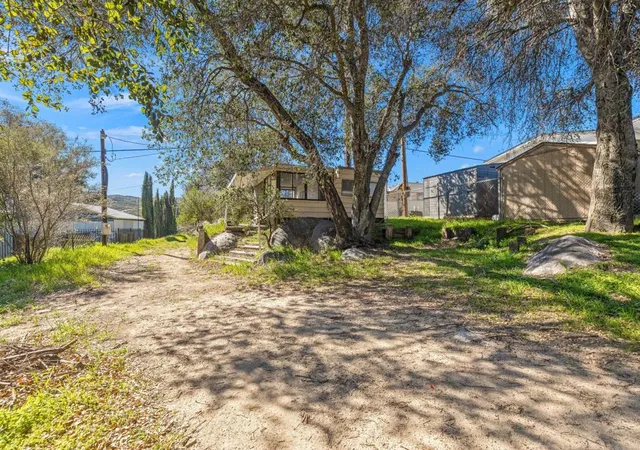 Photo 4 of Manufactured home for sale at 18565 Keyes Dr, Banning, CA 92220 | MLS# 219147536PS | Listing updated on 2026-09-17