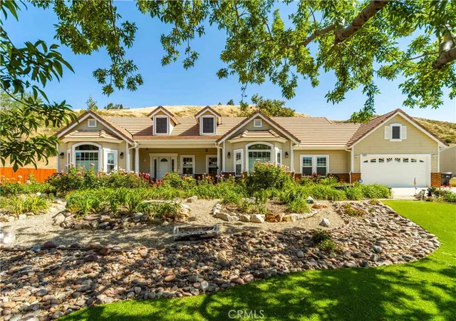 Photo 2 of Single family home for sale at 9251 Elizabeth Lake, Leona Valley, CA 93551 | MLS# SR26098785 | Listing updated on 2026-09-30