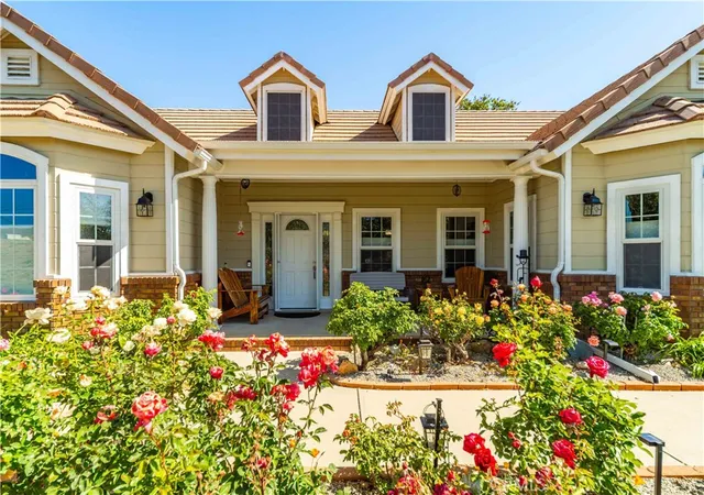 Photo 3 of Single family home for sale at 9251 Elizabeth Lake, Leona Valley, CA 93551 | MLS# SR26098785 | Listing updated on 2026-09-30