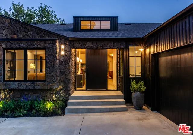 Homes for sale in Studio City, CA | 12610 Sarah St, Studio City, CA 91604 | MLS# 26829813
