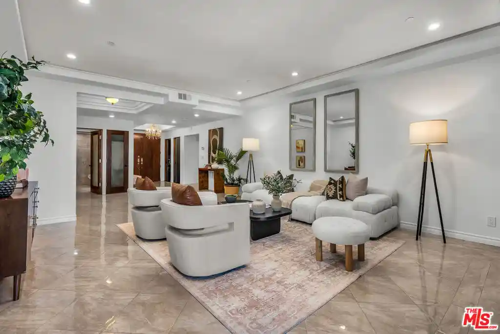 Listing Photo 1 - Condo for sale in 125 N Gale Dr located at 125 N Gale Dr, Beverly Hills, CA 90211 - Unit #306