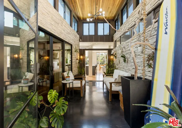 3rd image of 454 Stassi Ln, Santa Monica, CA 90402 | MLS# 26830497