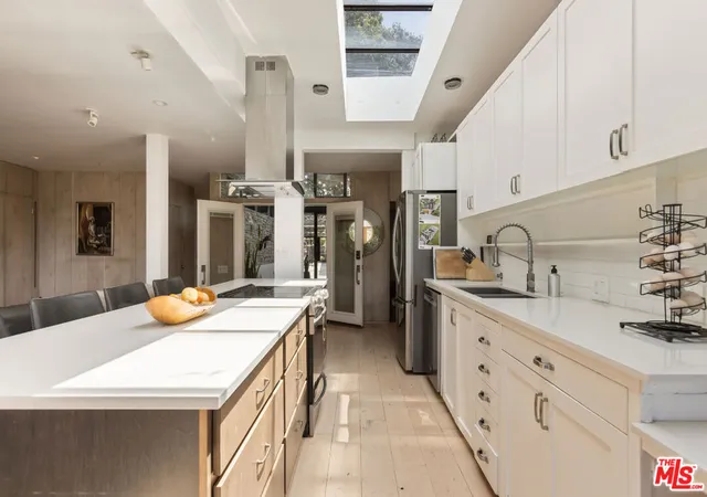 5th image of 454 Stassi Ln, Santa Monica, CA 90402 | MLS# 26830497