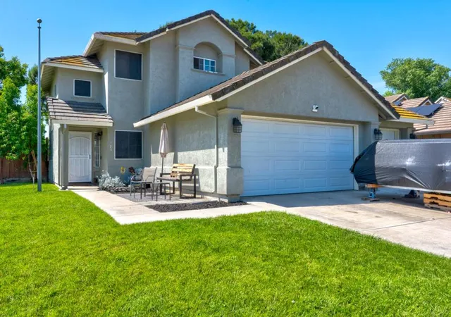 Photo 1 of Sale Pending at 725 Mckinley St, Los Banos, CA 93635 | MLS# ML82046245 | Listing updated on 2026-06-02