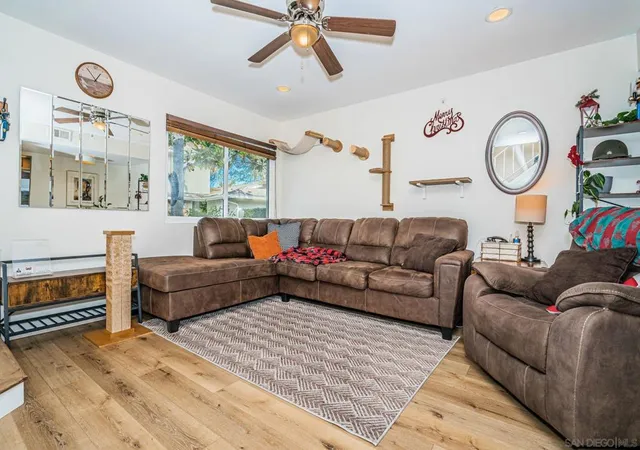 Listing Photo 4 - Condo for sale in building located at 904 Amistad Ct, El Cajon, CA 92019 - Unit #C
