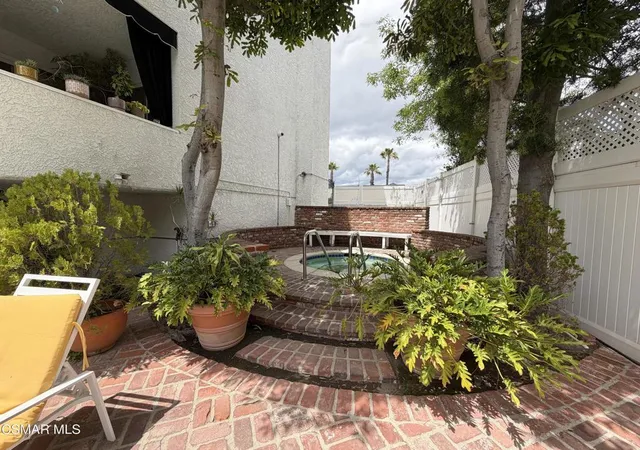 Homes for sale in Encino, CA | 4950 Louise Avenue, Encino, CA 91316 | Houzeo