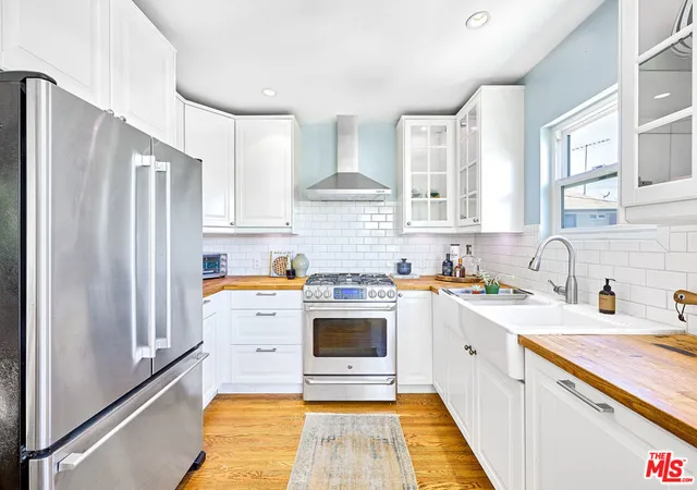 Homes for sale in Santa Monica, CA | 1835 7th St #D, Santa Monica, CA 90401 | MLS# 26830625