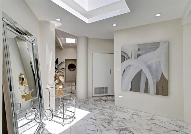 Photo 4 of Sale Pending at 4557 Don Timoteo Dr, Los Angeles, CA 90008 | MLS# RS26099851 | Listing updated on 2026-10-01
