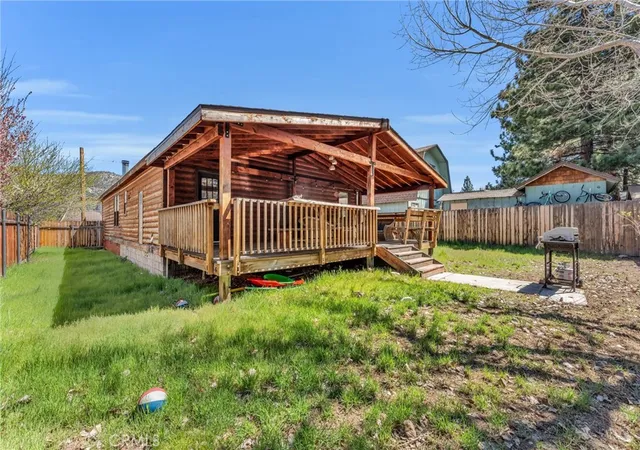 Photo 3 of Single family home for sale at 1124 W Country Clb Blvd, Big Bear City, CA 92314 | MLS# SR26100043 | Listing updated on 2026-05-08