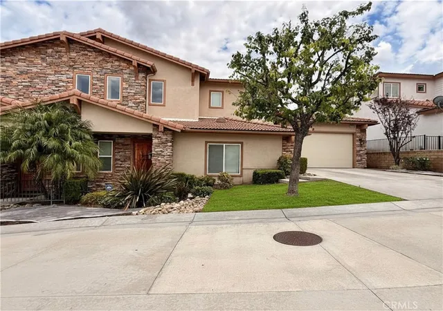 Photo 3 of Condo for sale at 585 Via Pueblo, Riverside, CA 92507 | MLS# IV26097895 | Listing updated on 2026-09-18