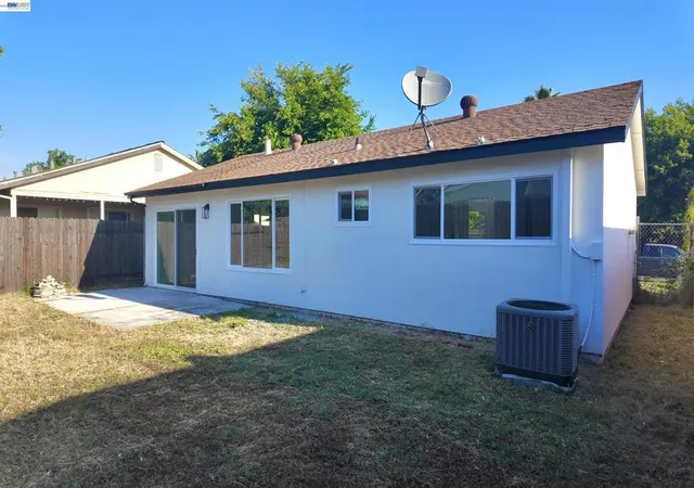 Homes for sale in North Highlands, CA | 7340 Salazar Dr, North Highlands, CA 95660 | MLS# 41133890