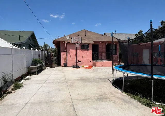 23rd image of 1140 W 51st Pl, Los Angeles, CA 90037 | MLS# 26831263