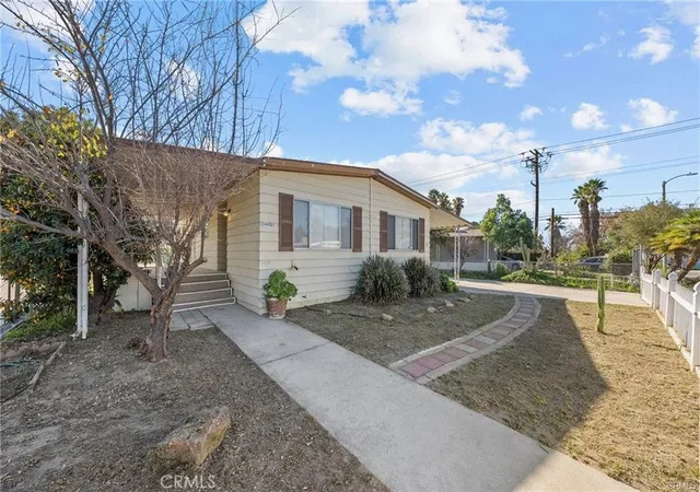 Photo 2 of Sale Pending at 44551 Stewart, Hemet, CA 92544 | MLS# SW26100148 | Listing updated on 2026-09-11