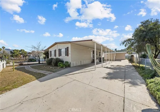Photo 3 of Sale Pending at 44551 Stewart, Hemet, CA 92544 | MLS# SW26100148 | Listing updated on 2026-09-11