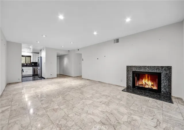 3rd image of 1900 Vine St #212, Los Angeles, CA 90068 | MLS# GD26100095