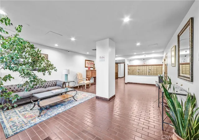 4th image of 1900 Vine St #212, Los Angeles, CA 90068 | MLS# GD26100095
