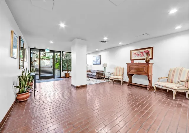 5th image of 1900 Vine St #212, Los Angeles, CA 90068 | MLS# GD26100095