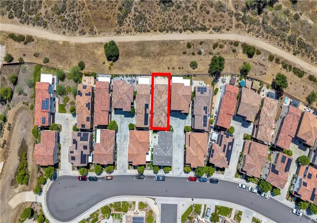 Listing Photo 2 - Condo for sale in building located at 40042 Calle Real, Murrieta, CA 92563 - Unit #
