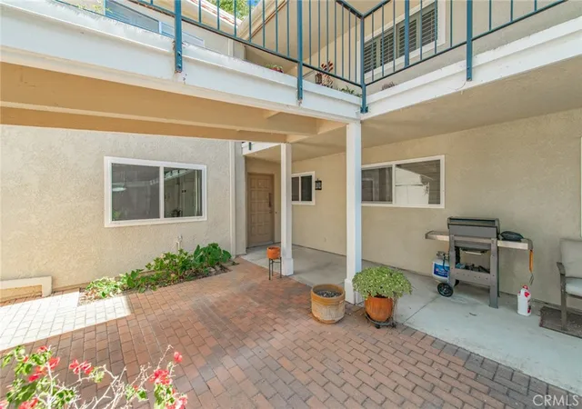 Homes for sale in Laguna Woods, CA | 5529 Via La Mesa, Laguna Woods, CA 92637 | Houzeo