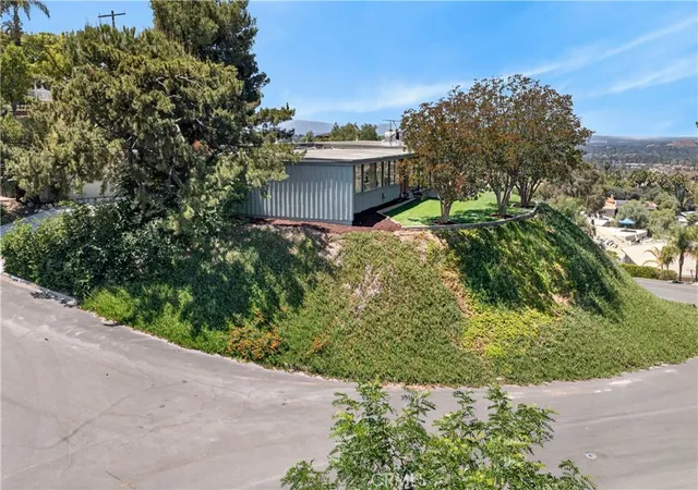 Photo 4 of Sale Pending at 11407 Eton, Riverside, CA 92507 | MLS# IV26099833 | Listing updated on 2026-06-17