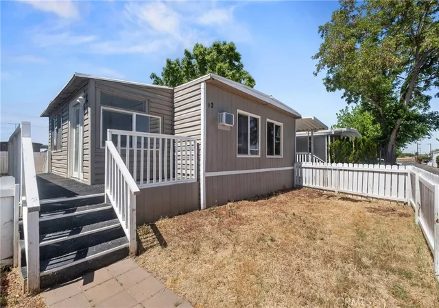 3rd image of 3157 E Ave I #B2, Lancaster, CA 93535 | MLS# SR26100397