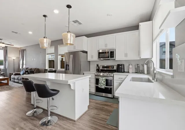 4th image of 894 Brennan Wy, Hollister, CA 95023 | MLS# ML82046357