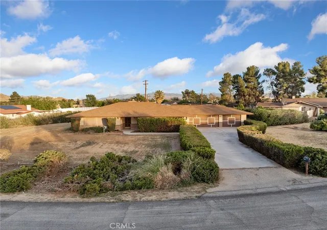 Photo 2 of Sale Pending at 19213 Tecumseh, Apple Valley, CA 92307 | MLS# HD26097901 | Listing updated on 2026-10-05