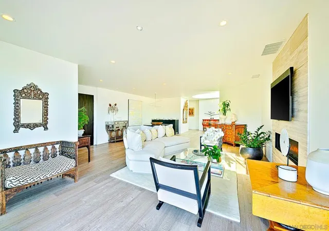 3rd image of 231 Bonair St, La Jolla, CA 92037 | MLS# 260011135SD