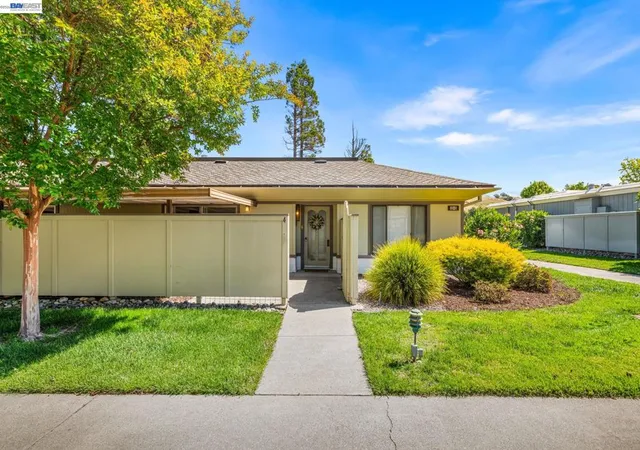 1st image of 1101 Fairlawn Ct #4, Walnut Creek, CA 94595 | MLS# 41133949
