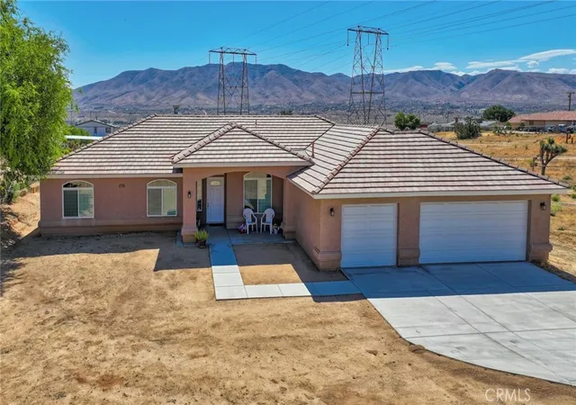 Photo 3 of Sale Pending at 8169 Lassen Ave, Hesperia, CA 92345 | MLS# HD26098377 | Listing updated on 2026-10-02