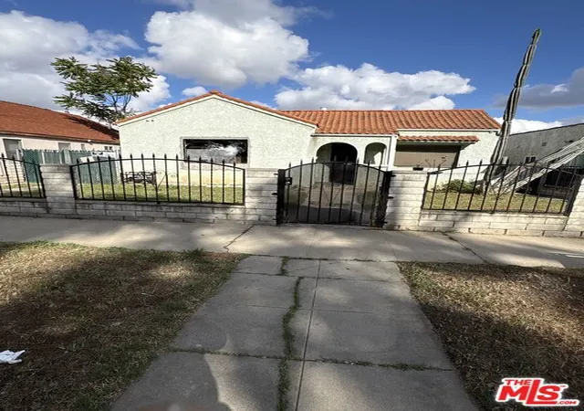 13th image of 1340 S Mansfield Ave, Los Angeles, CA 90019 | MLS# 26795667
