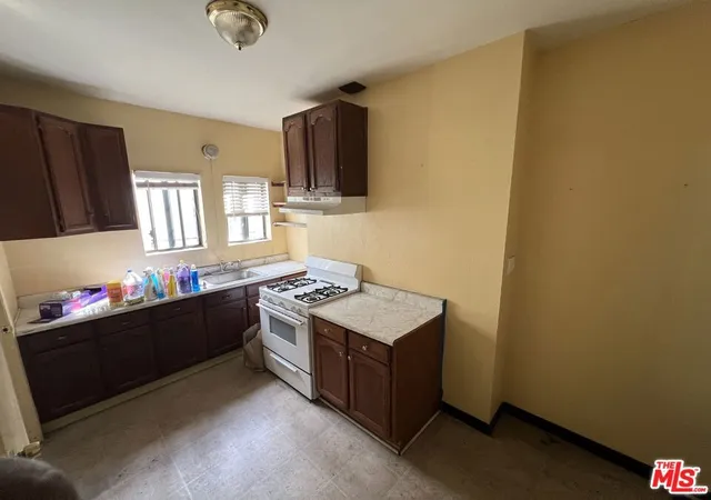 5th image of 1340 S Mansfield Ave, Los Angeles, CA 90019 | MLS# 26795667