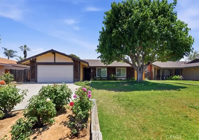 Homes for sale in Riverside, CA | 6916 Lincoln Ave, Riverside, CA 92506 | MLS# IV26099625