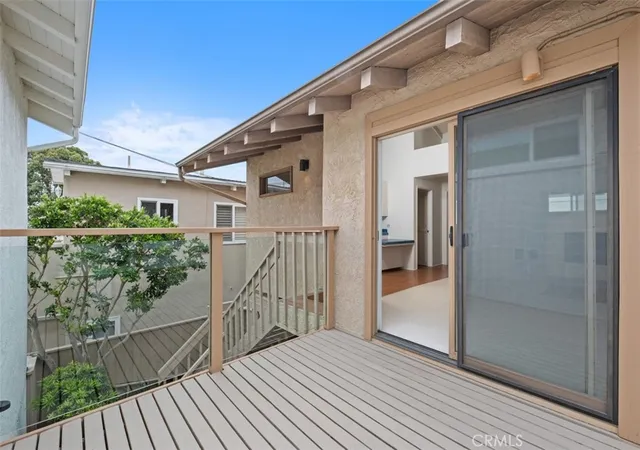Photo 3 of Condo for sale at 707 1/2 Marigold Ave, Corona Del Mar, CA 92625 | MLS# OC26095053 | Listing updated on 2026-10-01