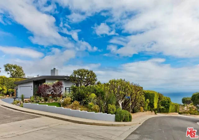 Photo 3 of Single family home for sale at 1334 Charmel Pl, Pacific Palisades, CA 90272 | MLS# 26830655 | Listing updated on 2026-10-07