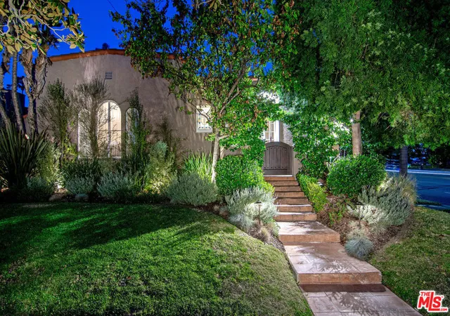 1st image of 300 N Bronson Ave, Los Angeles, CA 90004 | MLS# 26830155