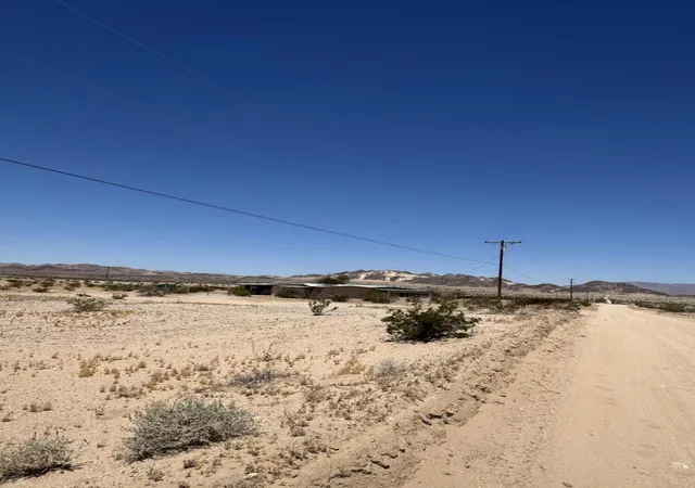 5th image of 23 Gayley Ln Ln, 29 Palms, CA 92277 | MLS# 219147636DA